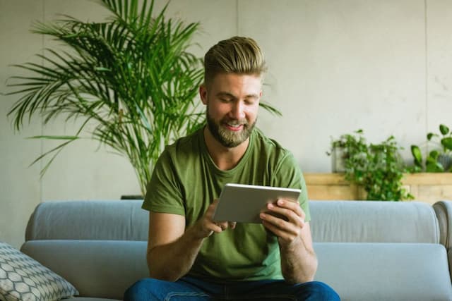 8 hábitos automáticos que complicam sua vida financeira